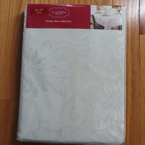 Holiday Tablecloth Christmas Poinsetta Flowers Rectangular 60 x 120 New Elegant